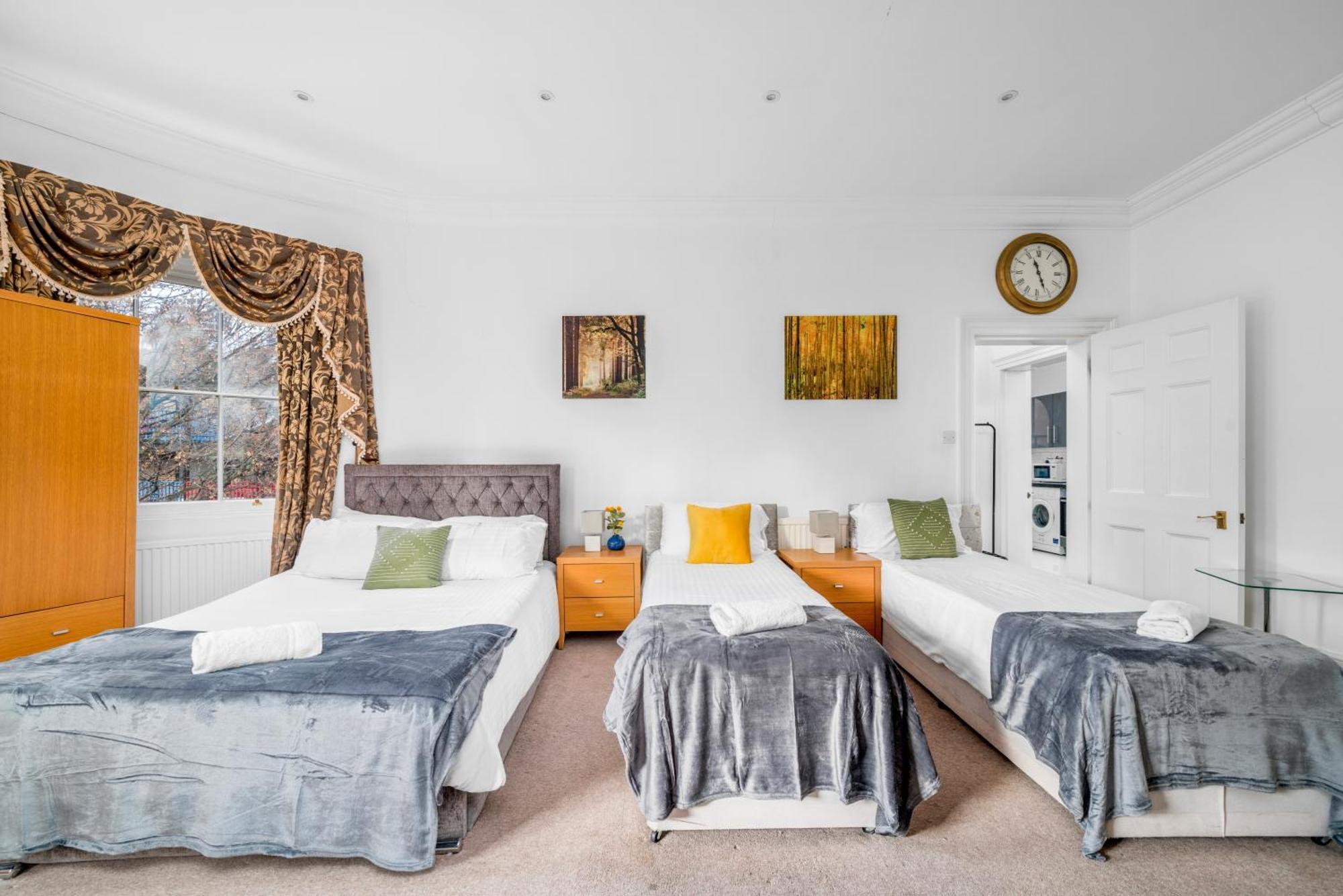 Canary Wharf - Spacious Near Excel Exhibition Centre, O2 Arena, Airport, Free Parking & Wifi Appartamento Londra