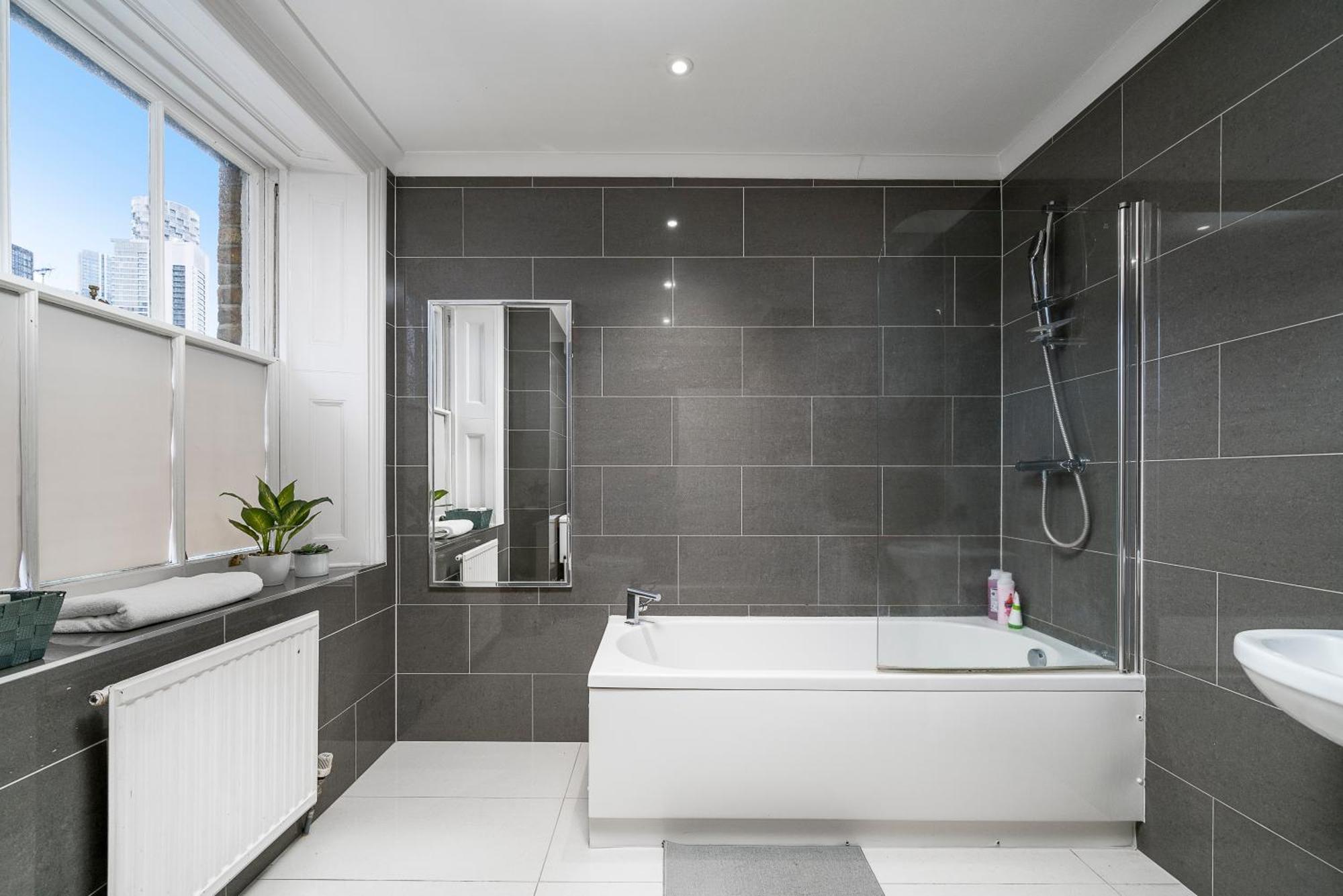 Canary Wharf - Spacious Near Excel Exhibition Centre, O2 Arena, Airport, Free Parking & Wifi * Londra