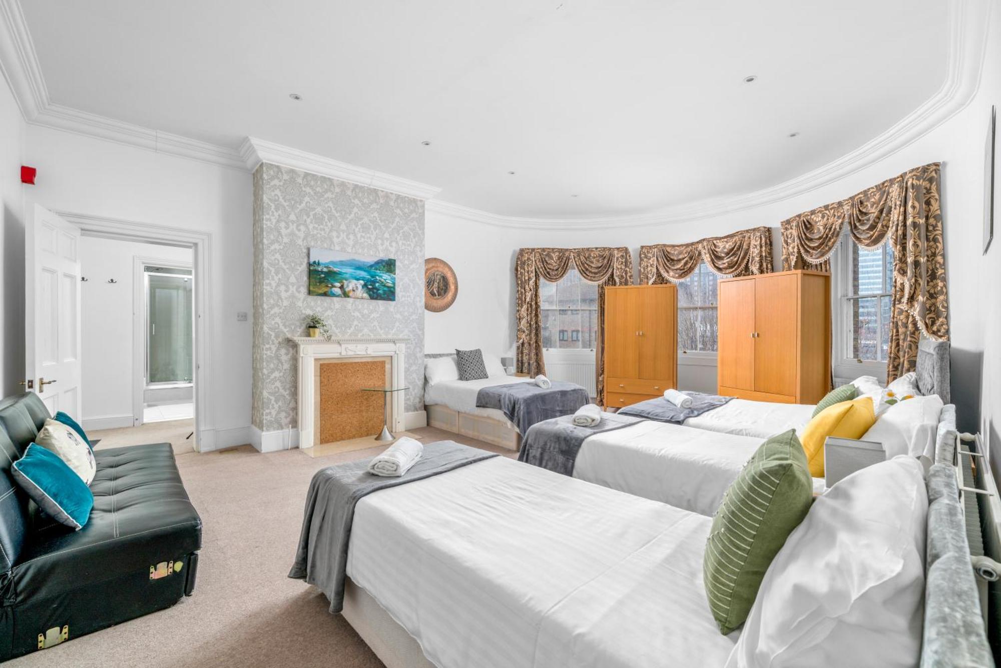 Canary Wharf - Spacious Near Excel Exhibition Centre, O2 Arena, Airport, Free Parking & Wifi Appartamento Londra