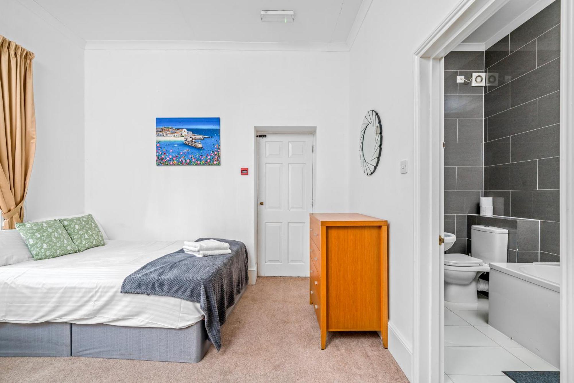 Canary Wharf - Spacious Near Excel Exhibition Centre, O2 Arena, Airport, Free Parking & Wifi * Londra