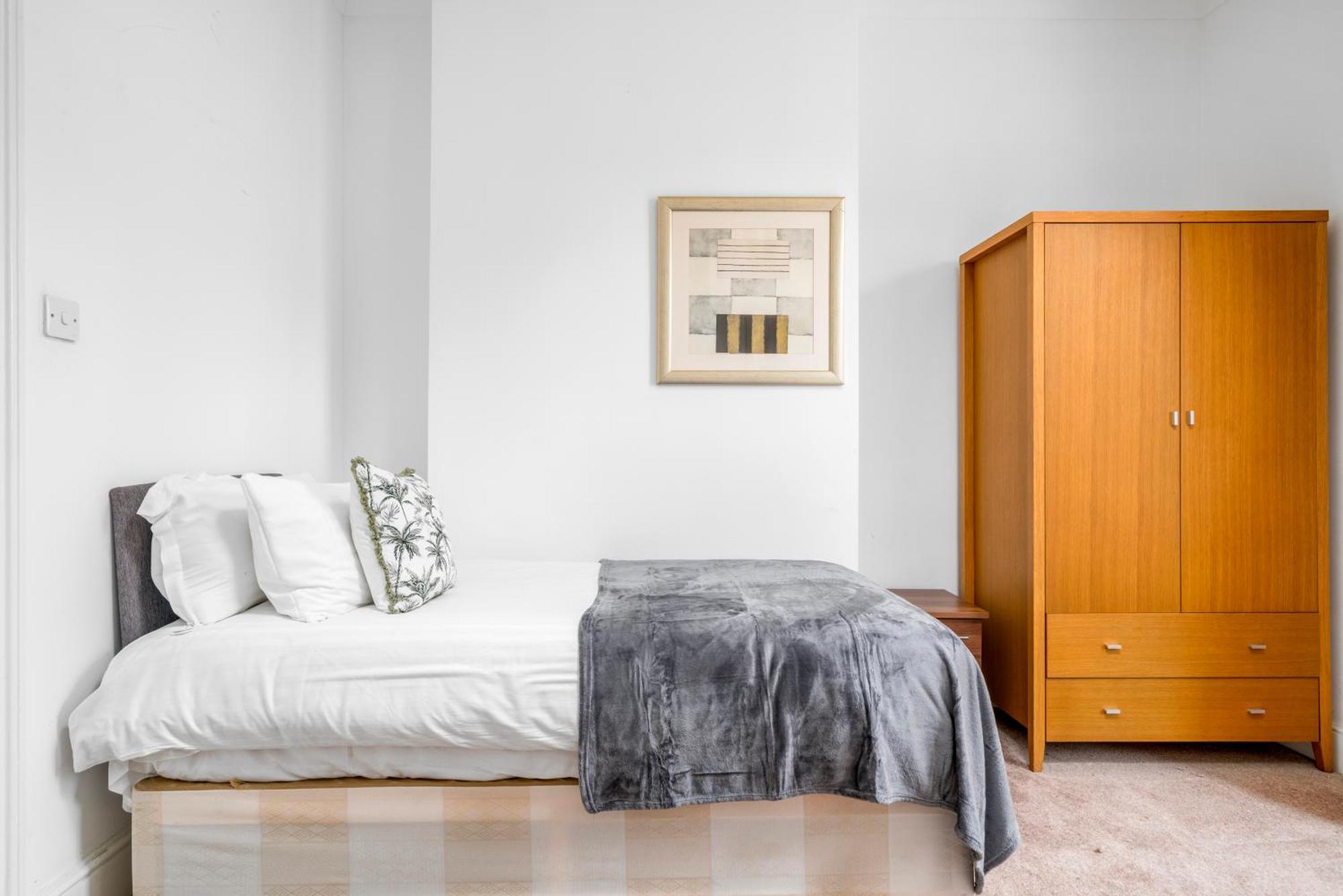 Canary Wharf - Spacious Near Excel Exhibition Centre, O2 Arena, Airport, Free Parking & Wifi Appartamento Londra