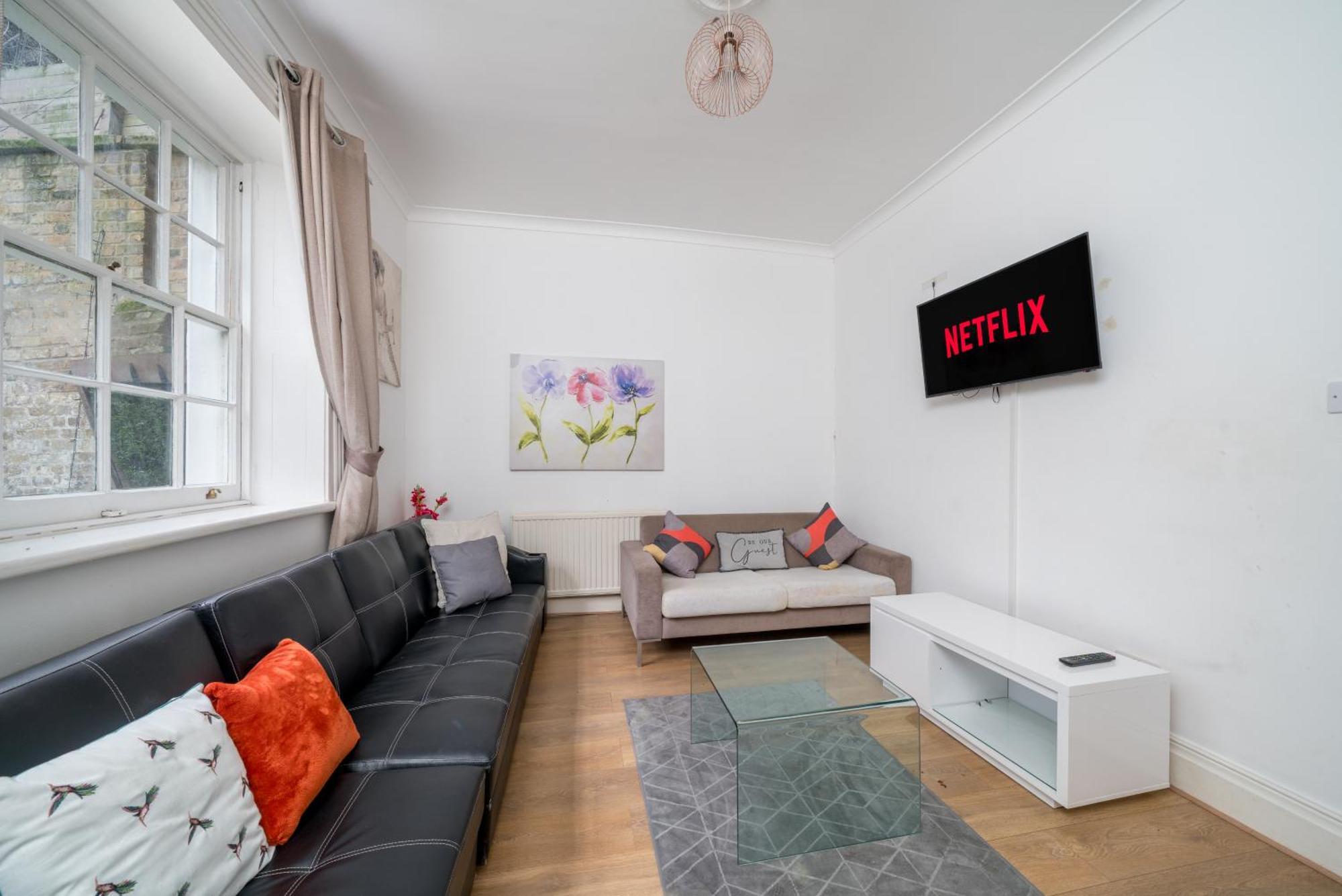 Canary Wharf - Spacious Near Excel Exhibition Centre, O2 Arena, Airport, Free Parking & Wifi Appartamento *