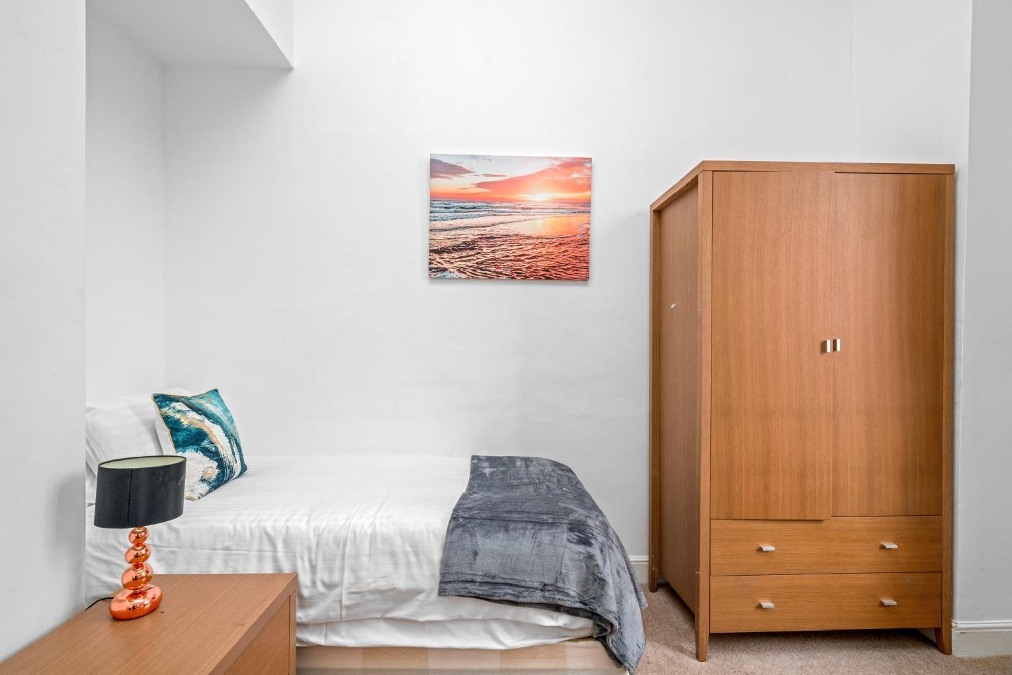Apartament Canary Wharf - Spacious Near Excel Exhibition Centre, O2 Arena, Airport, Free Parking & Wifi