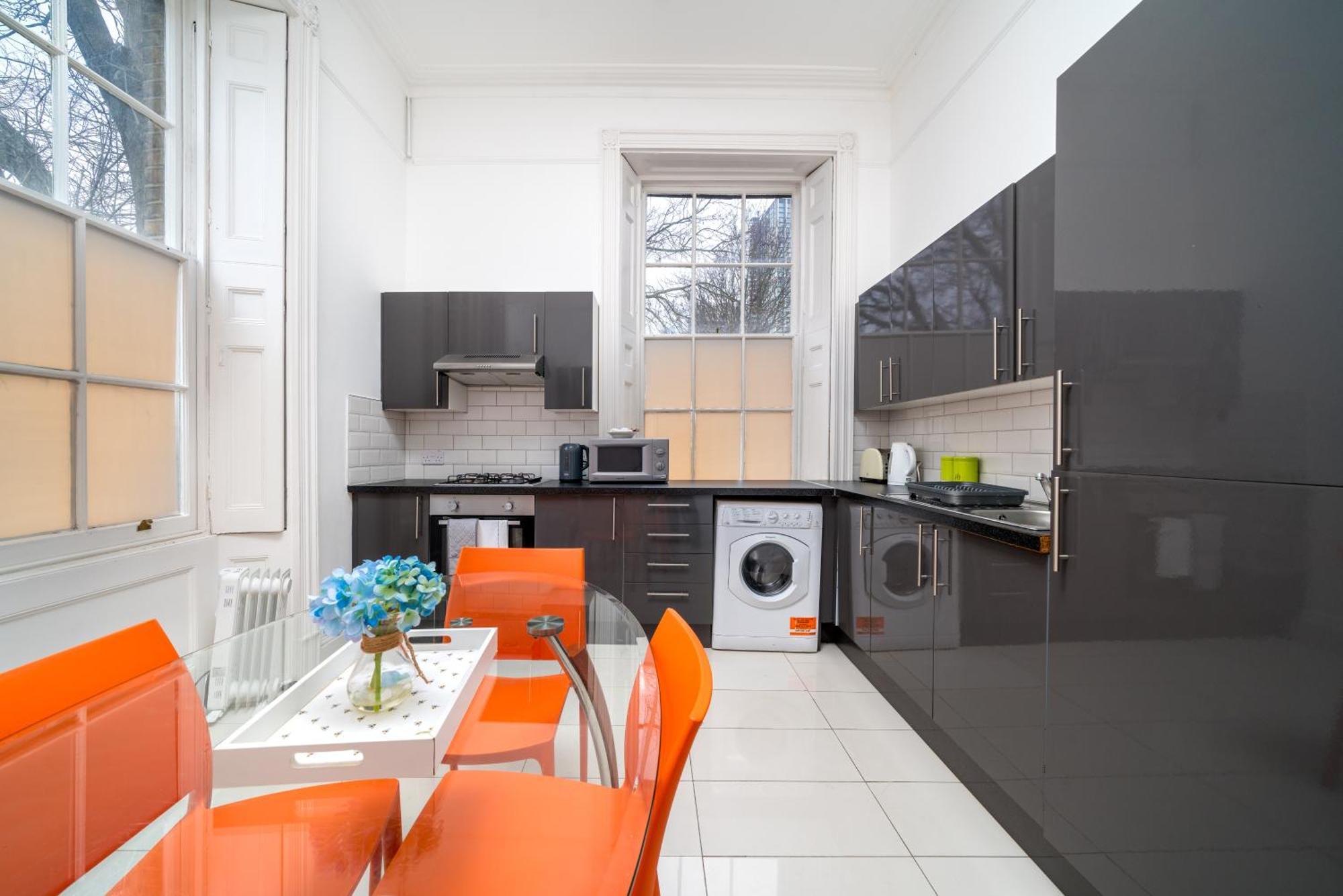 Canary Wharf - Spacious Near Excel Exhibition Centre, O2 Arena, Airport, Free Parking & Wifi Appartamento Londra