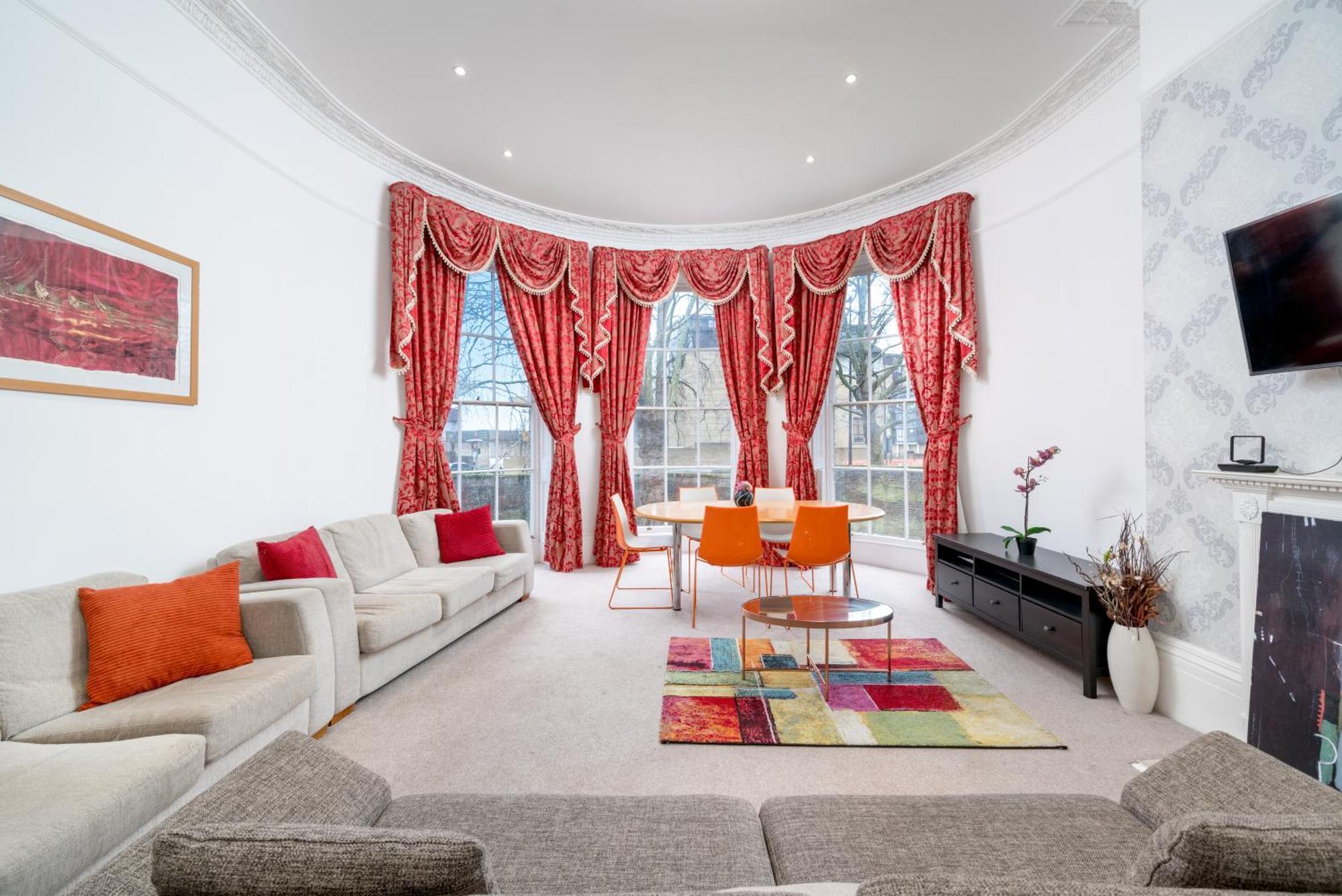 Canary Wharf - Spacious Near Excel Exhibition Centre, O2 Arena, Airport, Free Parking & Wifi * Londra