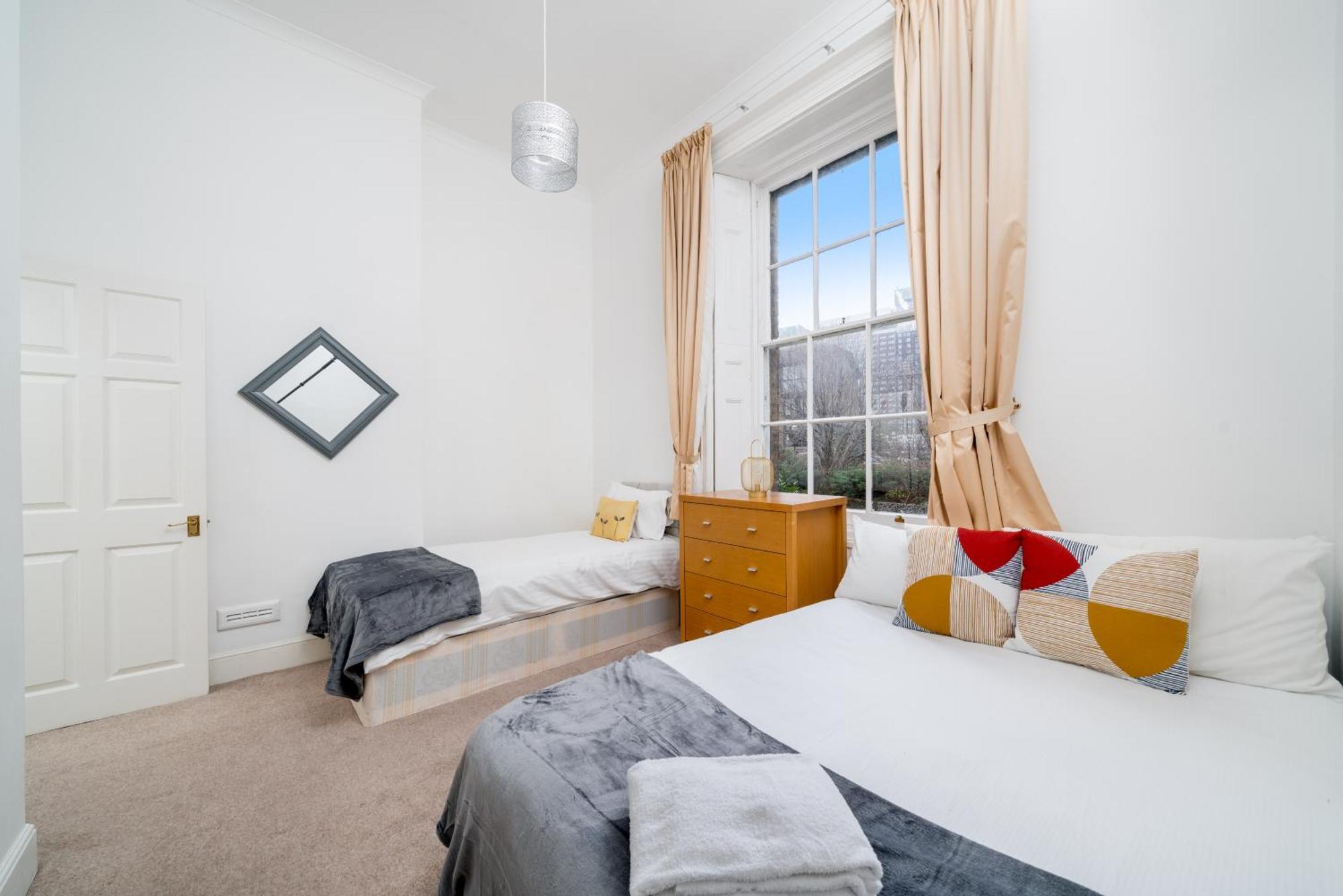 Canary Wharf - Spacious Near Excel Exhibition Centre, O2 Arena, Airport, Free Parking & Wifi Appartamento
