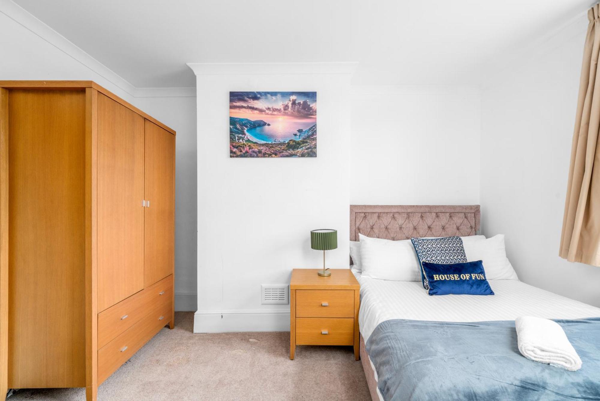 Canary Wharf - Spacious Near Excel Exhibition Centre, O2 Arena, Airport, Free Parking & Wifi Appartamento *