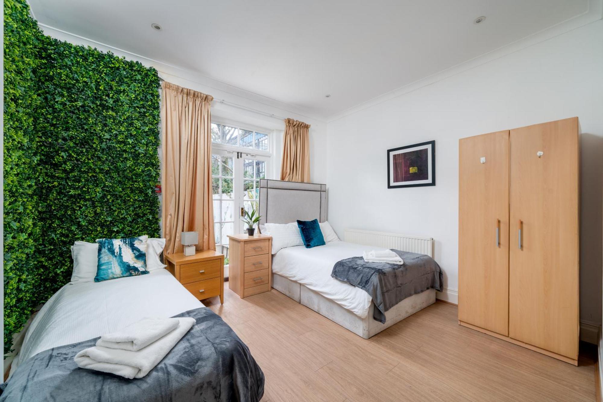Canary Wharf - Spacious Near Excel Exhibition Centre, O2 Arena, Airport, Free Parking & Wifi Appartamento